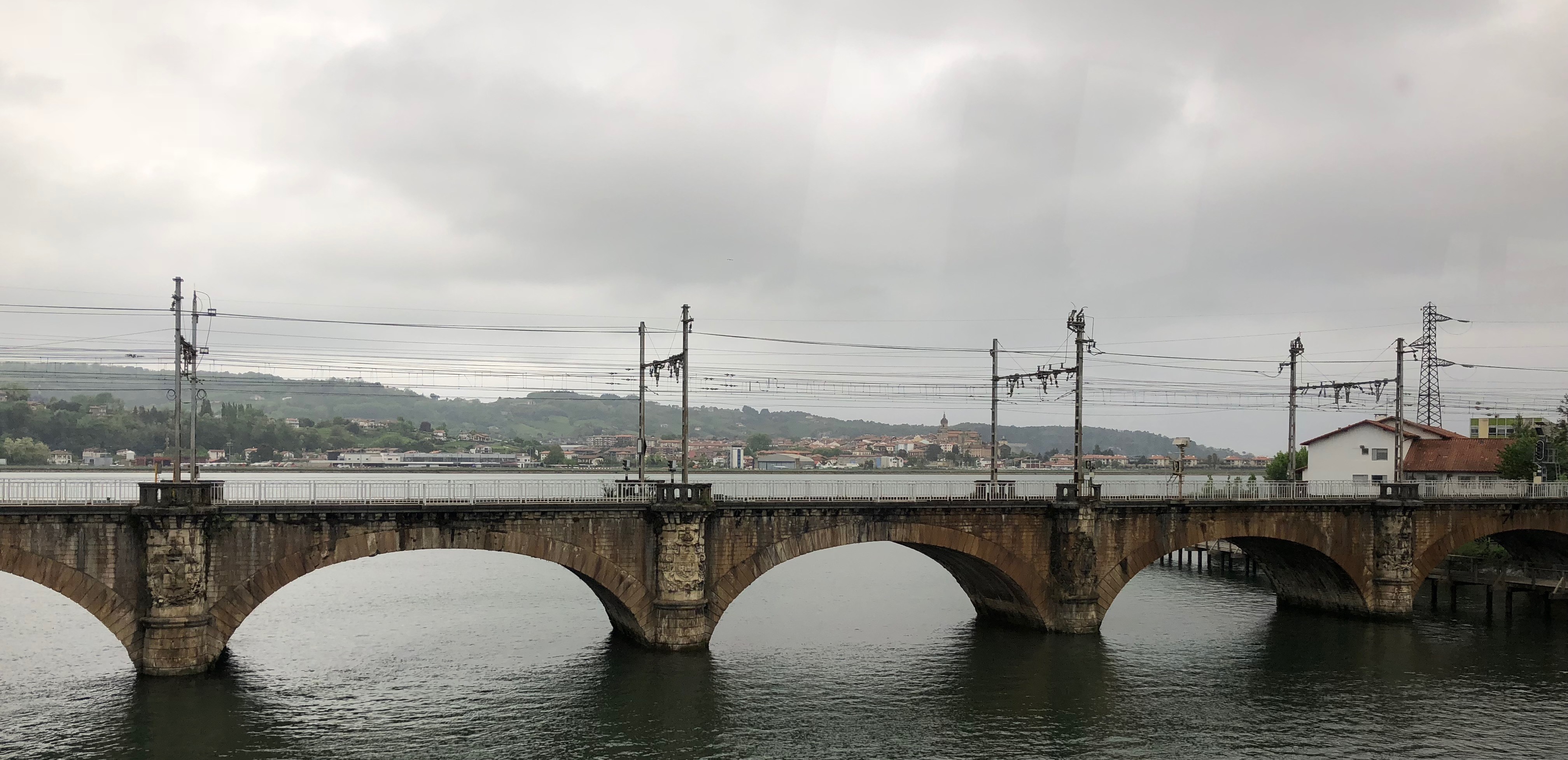 De spoorbrug over de grensrivier tussen Hendaye en Irun ©Noord West Express